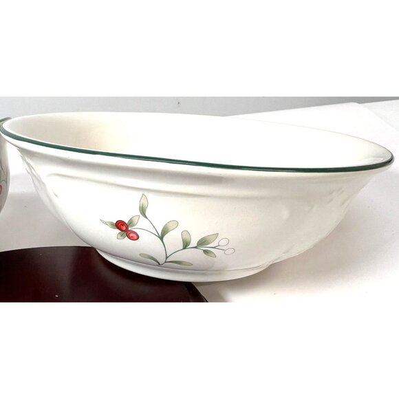 Set Of 2 Mikasa Christmas Holly Berry Porcelain Bowls - Picture 3 of 7